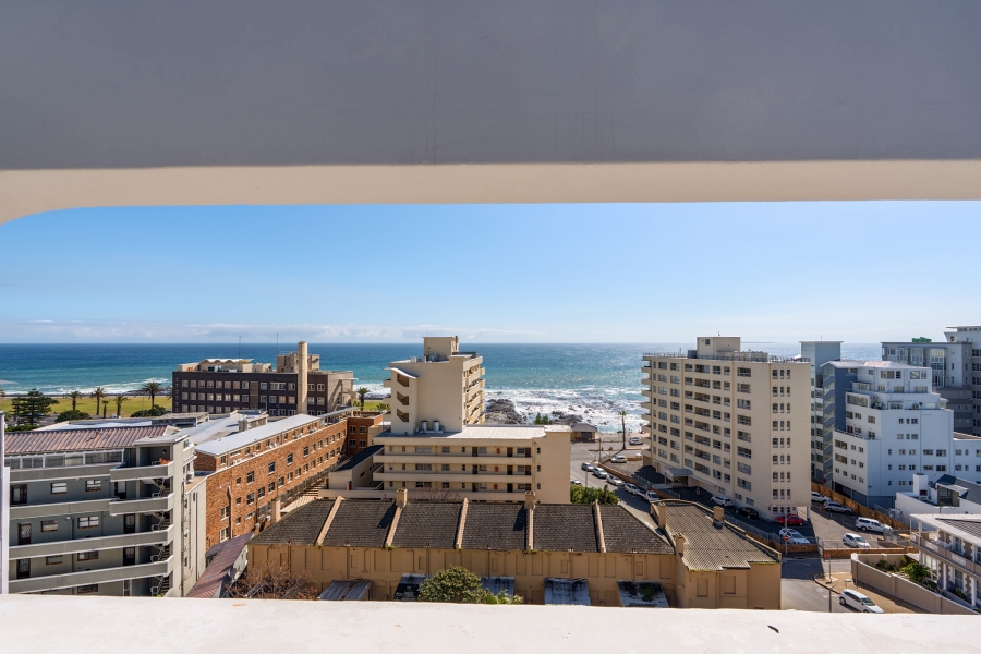 2 Bedroom Property for Sale in Sea Point Western Cape